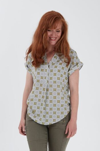 Blouse a manches courtes avec motifs roses fransa